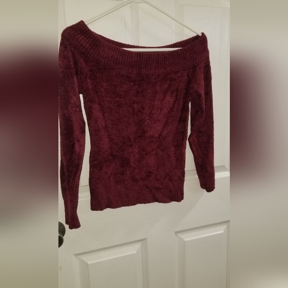 Off shoulders sweater